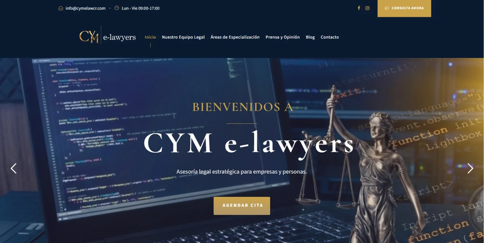 Portada del sitio de CYM e-lawyers en computadora
